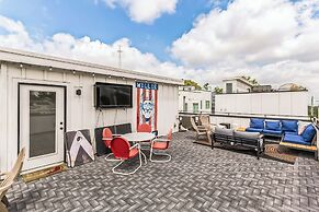 Chic Townhome for 10 W/rooftop