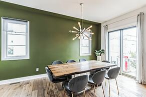 Chic Townhome for 10 W/rooftop