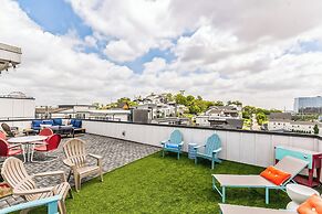 Chic Townhome for 10 W/rooftop
