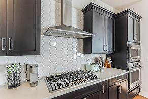 Chic Townhome for 10 W/rooftop