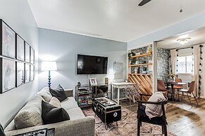 Trendy Studio for 4 w/ Community Pool!