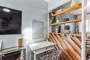 Trendy Studio for 4 w/ Community Pool!