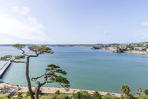 B6 Masts in Torquay With 3 Bedrooms and 2 Bathrooms