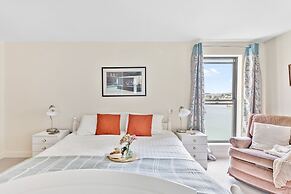 B6 Masts in Torquay With 3 Bedrooms and 2 Bathrooms