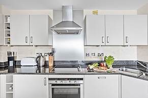 B6 Masts in Torquay With 3 Bedrooms and 2 Bathrooms