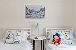 B6 Masts in Torquay With 3 Bedrooms and 2 Bathrooms