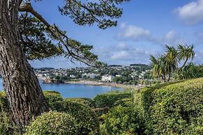 B6 Masts in Torquay With 3 Bedrooms and 2 Bathrooms
