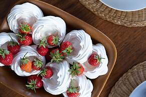 B6 Masts in Torquay With 3 Bedrooms and 2 Bathrooms