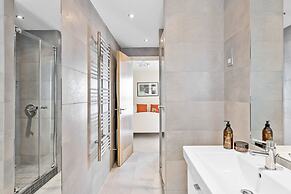 B6 Masts in Torquay With 3 Bedrooms and 2 Bathrooms