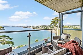 B6 Masts in Torquay With 3 Bedrooms and 2 Bathrooms