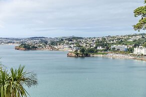 B6 Masts in Torquay With 3 Bedrooms and 2 Bathrooms