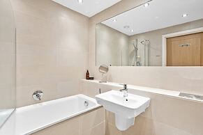 B6 Masts in Torquay With 3 Bedrooms and 2 Bathrooms