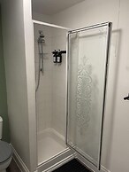 Family Friendly One Bedroom Apartment w King Bed