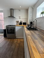 Entire Apartment Super King Bed Close To Town