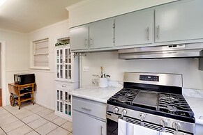 Valdosta Home: Bar, Bbq, Fire Pit + More!