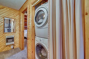 Alpine Cabin w/ Deck: 3 Mi to Luna Lake!