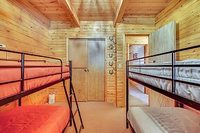 Alpine Cabin w/ Deck: 3 Mi to Luna Lake!