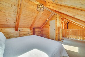 Alpine Cabin w/ Deck: 3 Mi to Luna Lake!