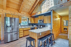 Alpine Cabin w/ Deck: 3 Mi to Luna Lake!