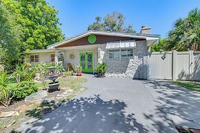 7 Mi to Downtown Tampa: Home w/ Fire Pit & Grill!