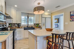 7 Mi to Downtown Tampa: Home w/ Fire Pit & Grill!