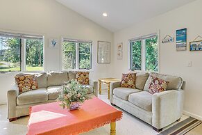 Lake Champlain Retreat w/ Grill, Fire Pit!