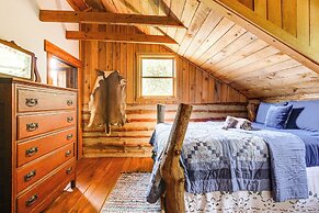 Handcrafted Log Cabin on 16 Acres: 14 Mi to Canton