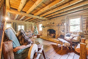 Handcrafted Log Cabin on 3 Acres: 14 Mi to Canton