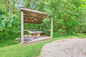 Handcrafted Log Cabin on 3 Acres: 14 Mi to Canton