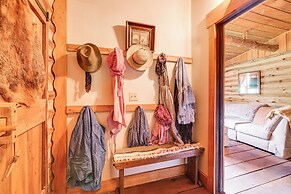 Handcrafted Log Cabin on 3 Acres: 14 Mi to Canton