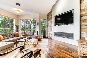 7 Mi to Zilker Park: Oasis w/ Pool & Patio