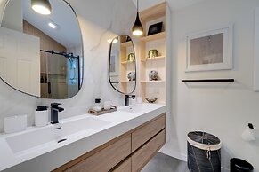 7 Mi to Zilker Park: Oasis w/ Pool & Patio