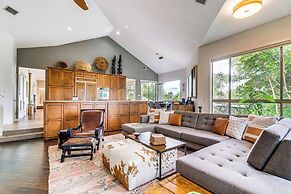 7 Mi to Zilker Park: Oasis w/ Pool & Patio