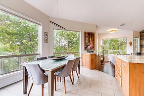 7 Mi to Zilker Park: Oasis w/ Pool & Patio