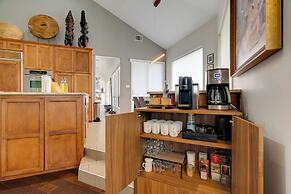 7 Mi to Zilker Park: Oasis w/ Pool & Patio