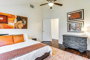 7 Mi to Zilker Park: Oasis w/ Pool & Patio