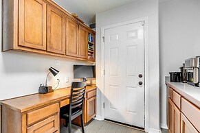 7 Mi to Zilker Park: Oasis w/ Pool & Patio