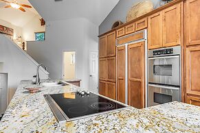 7 Mi to Zilker Park: Oasis w/ Pool & Patio