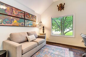 7 Mi to Zilker Park: Oasis w/ Pool & Patio