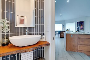 7 Mi to Zilker Park: Oasis w/ Pool & Patio