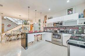 Covered Patio & Grill: Colorful Mcallen Home