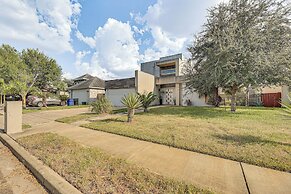Covered Patio & Grill: Colorful Mcallen Home