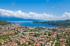 Villa Alberti 900m From Garda Lake