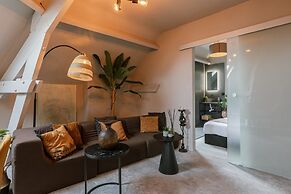Chic Rooftop Apartment in Antwerp s Shopping hub