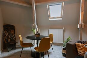 Chic Rooftop Apartment in Antwerp s Shopping hub