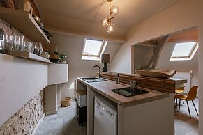 Chic Rooftop Apartment in Antwerp s Shopping hub