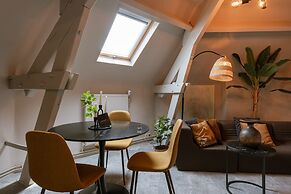 Chic Rooftop Apartment in Antwerp s Shopping hub