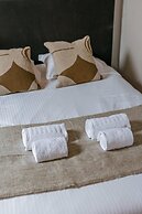 Chic Rooftop Apartment in Antwerp s Shopping hub