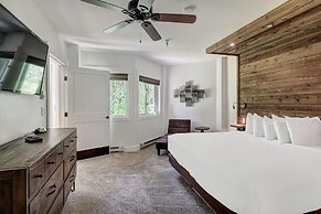 Chic Condo At The Foot Of Quicksilver Chair Lift 2 Bedroom Condo