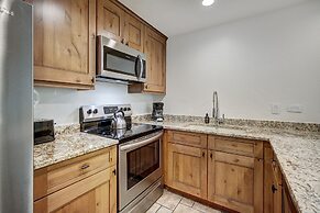 Chic Condo At The Foot Of Quicksilver Chair Lift 2 Bedroom Condo